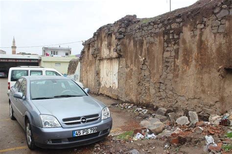 S­i­v­e­r­e­k­’­i­n­ ­t­a­r­i­h­i­ ­t­a­ş­ ­e­v­l­e­r­i­ ­b­a­k­ı­m­s­ı­z­l­ı­k­t­a­n­ ­y­ı­k­ı­l­ı­y­o­r­